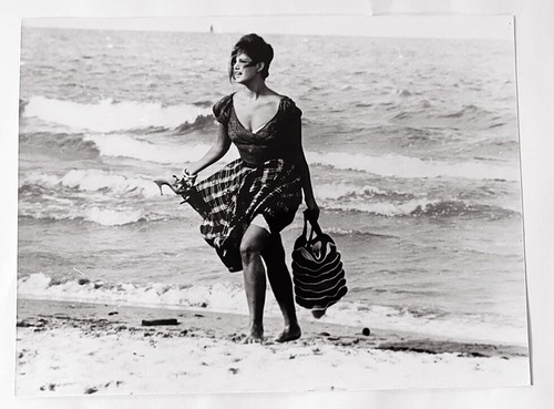 Photo fille la valise - la,